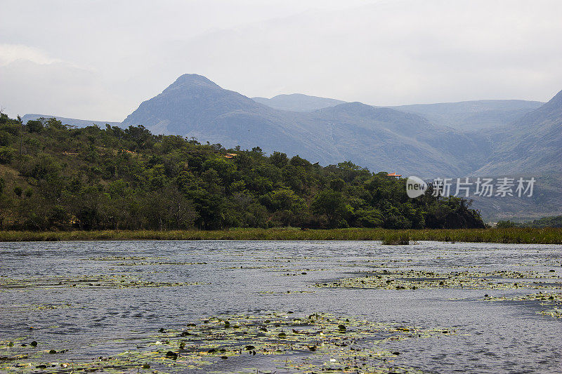 Lapinha da Serra湖和村庄